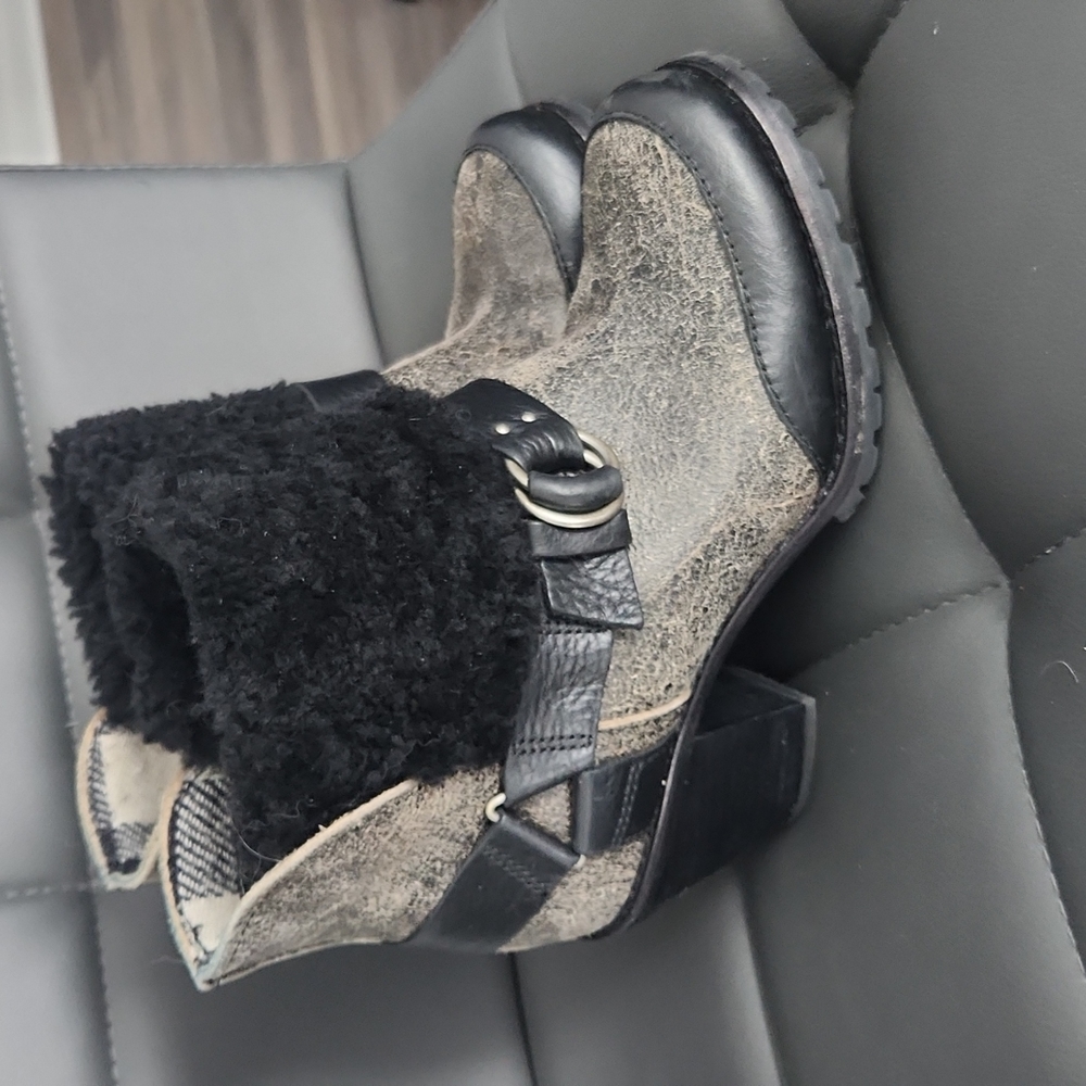 Woolrich fuzzy crackle black heeled booties.  Size 7 US